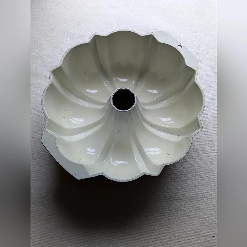 Vintage Nortic Ware Yellow Bundt Cake Pan NWOT Retro Heavy 10